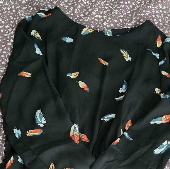 Cute lightweight black a-line dress with feathers - Picture 1 of 4